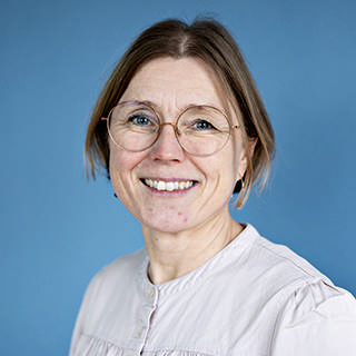 Portrætfoto af Mette Hindhede - billedet er dekorativt